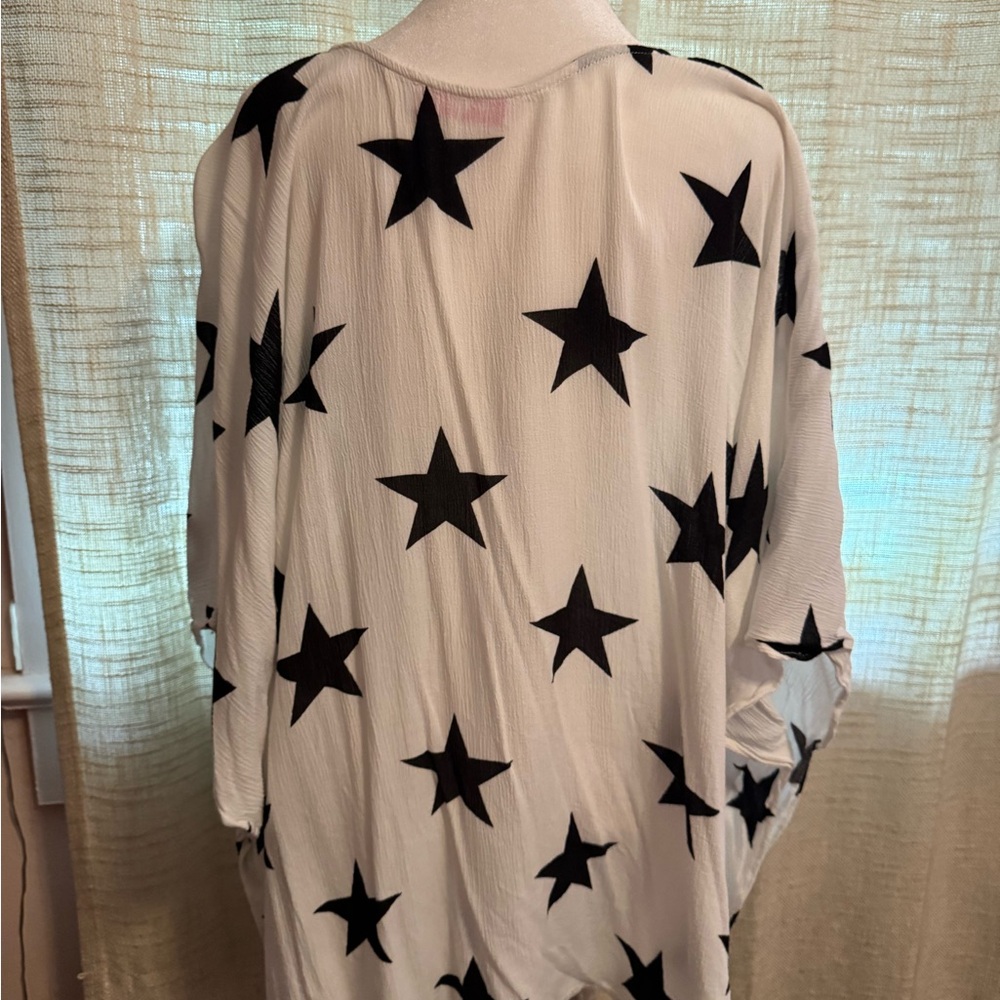 White Star Patterned Flowy Blouse - image 5